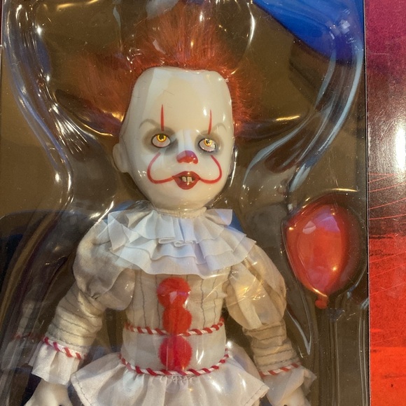 Living Dead Dolls Pennywise - Picture 2 of 10
